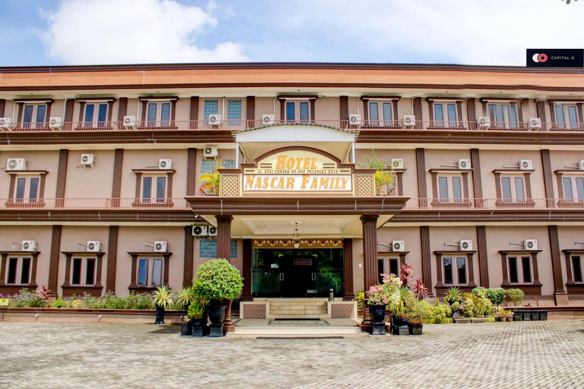 Tarif Kamar Hotel Nascar Family