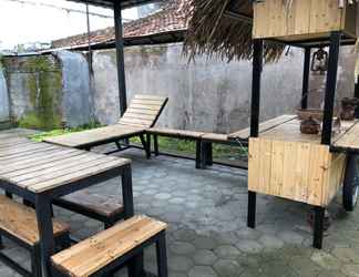 Bên ngoài 2 Maturnuwun Yogya Homestay