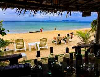 Bar, Cafe and Lounge 2 Lanta Mermaid Beachfront Resort