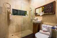 In-room Bathroom Villa Mulyono 2 (Two Bedroom Villa Mountain View)