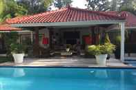 สระว่ายน้ำ Yogyakarta Tropicana Villa