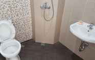 Toilet Kamar 6 Ahira Guest House Syariah