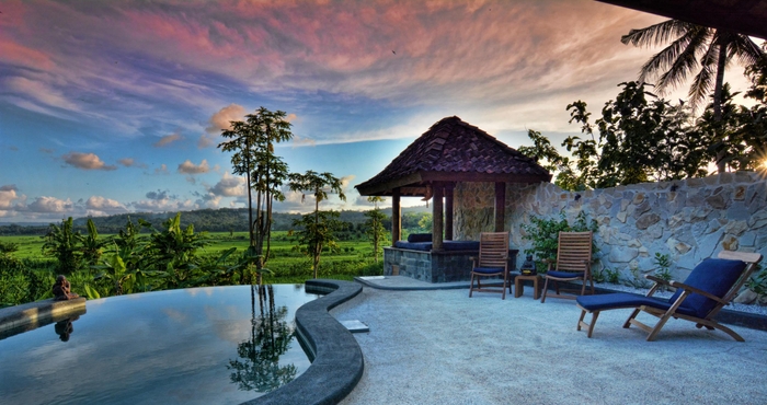 Kolam Renang Villa Blue Steps