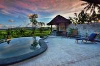 Kolam Renang Villa Blue Steps