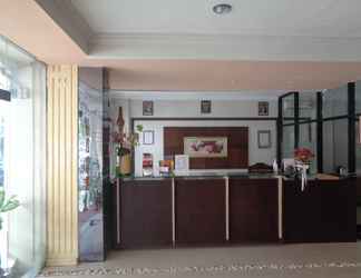 Lobi 2 Capital O 3433 Hotel Plaza