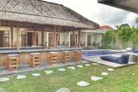 Kolam Renang Castaway Hostel