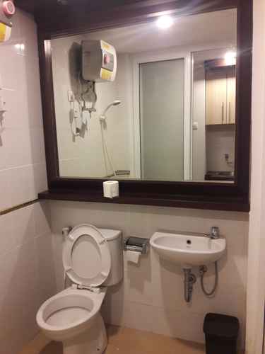 BATHROOM Comfort Room at Vivo Apartment Seturan Yogyakarta By Galih