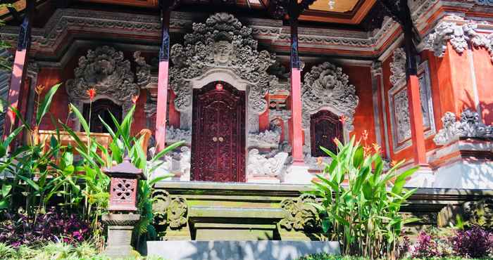 Bên ngoài Local Family House