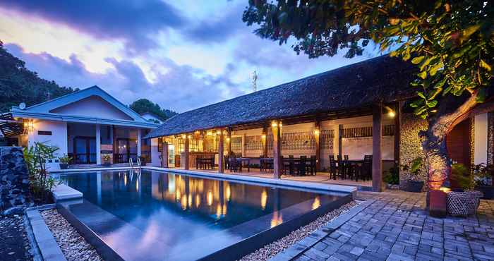 สระว่ายน้ำ Cocotinos Lembeh Boutique Dive Lodge