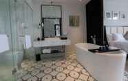 Toilet Kamar 7 Montgomerie Links Hotel & Villas