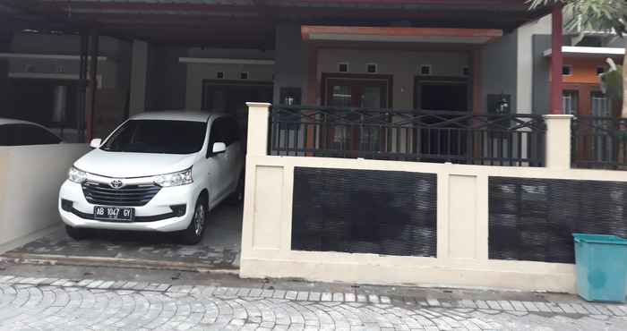 Bangunan 3 Bedroom Homestay at Larasati 1