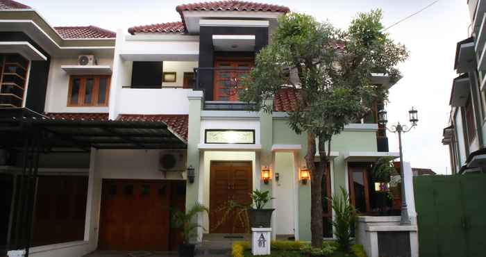 ภายนอกอาคาร 5 Bedroom at Sheehan Guesthouse