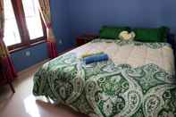 Kamar Tidur 5 Bedroom at Sheehan Guesthouse