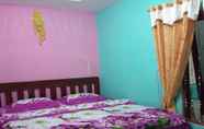 Bedroom 2 Comfort Room at Sundak Indah Homestay