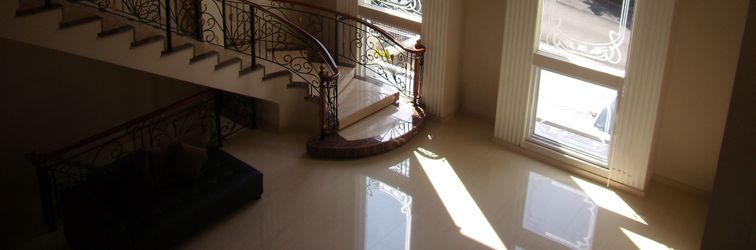 로비 Virginia Residence