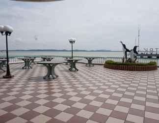 ภายนอกอาคาร 2 Holiday Karimun Hotel