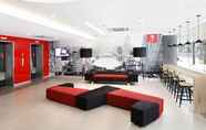 Lobby 7 Red Planet Cubao Aurora Boulevard