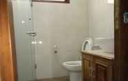 In-room Bathroom 3 Kondominium Lippo Carita