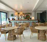 Bar, Cafe and Lounge 6 Banana Bay Boracay