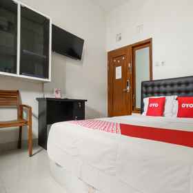 Bedroom 1 Super OYO 3838 Tamansari Guest House, Hotel Kepatihan Wetan
