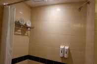 In-room Bathroom Arnava Hotel Senen