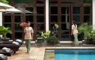 Kolam Renang 4 Villa Teman