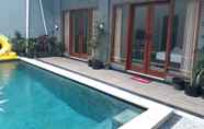 Kolam Renang 2 Narayana Guest House