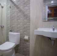 In-room Bathroom 2 Kubu Mekarsari Homestay