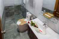 In-room Bathroom Star Hill Hotel Dalat