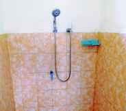 In-room Bathroom 4 Homestay Bukit Dagi Syariah