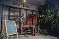 ภายนอกอาคาร Some Rest Hostel Khaosan