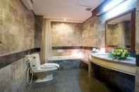 Toilet Kamar GRAND POINT PHITSANULOK HOTEL