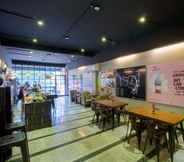 Bar, Cafe and Lounge 6 My Studio Hotel Juanda Airport Surabaya
