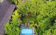 Kolam Renang 5 Vande Guest House