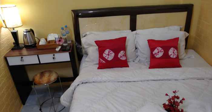 Kamar Tidur Istana Bunga Rancamaya Guest House Bogor