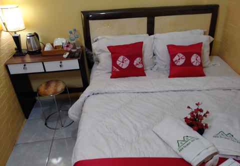 Bedroom Istana Bunga Rancamaya Guest House Bogor