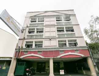 Bangunan 2 Super OYO 406 Royal Parc Inn & Suites