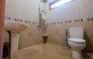 In-room Bathroom 4 Homestay Pogung dekat UGM by Simply Homy