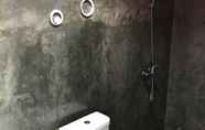 ห้องน้ำภายในห้อง 4 Pondok Nuansa