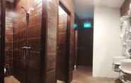 In-room Bathroom 4 Atlantis Pods @ Little India