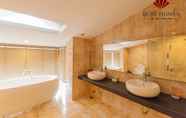 ห้องน้ำภายในห้อง 5 Ruby Homes - Luxury Villa RL02