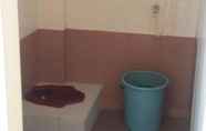Toilet Kamar 3 D'kost Homestay at Batam City Center (RD8)