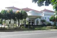 Bangunan Hotel Griya Serasan Sekundang