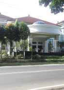 EXTERIOR_BUILDING Hotel Griya Serasan Sekundang