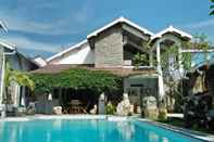 Exterior Watusaman Homestay By The Grand Java