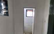 Toilet Kamar 5 Budget Room at Afla Kost