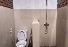 In-room Bathroom 6 Alea Guest House