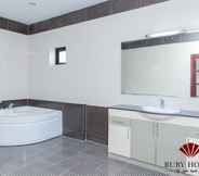 In-room Bathroom 6 Ruby Homes - Deluxe Villa RD04