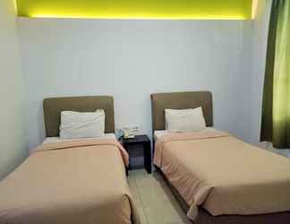 Bedroom 2 Green Hotel Pekanbaru