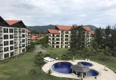 Swimming Pool 7 Sunset Seaview Beach Villas & Spa Suites @ Karambunai